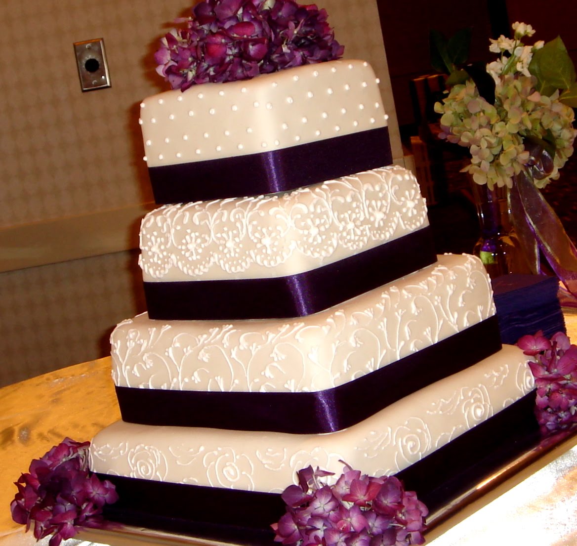 fondant wedding cake with