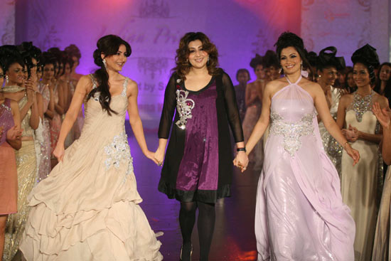 HOT Indian models ramp @ Launch of ‘Indian Princess Fashion’ 2011