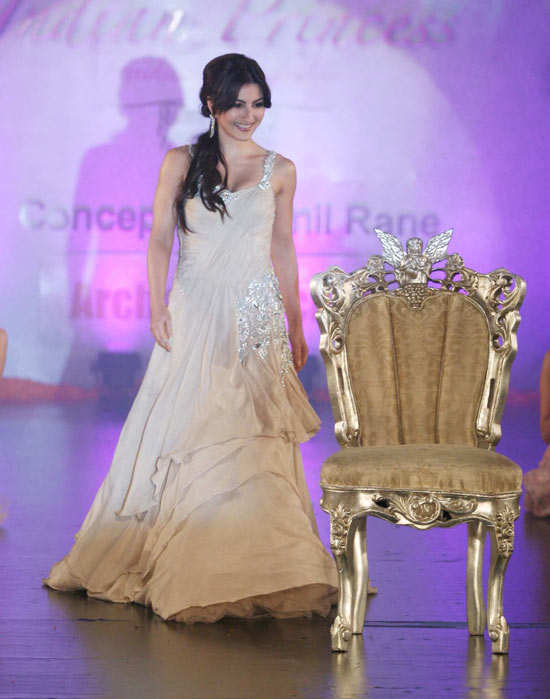 HOT Indian models ramp @ Launch of ‘Indian Princess Fashion’ 2011