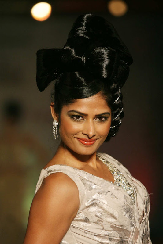 HOT Indian models ramp @ Launch of ‘Indian Princess Fashion’ 2011