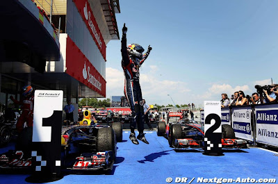 Себастьян Феттель прыжок Red Bull McLaren Каталунья Гран-при Испании 2011