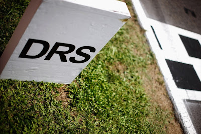 отметка активации зоны DRS на Гран-при Испании 2011