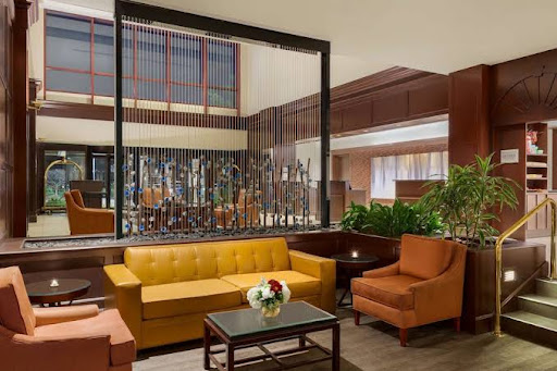 Hotel «Embassy Suites by Hilton Boston/Waltham», reviews and photos, 550 Winter St, Waltham, MA 02451, USA