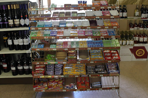 Liquor Store «Addison Liquors», reviews and photos, 932 W Addison St, Chicago, IL 60613, USA