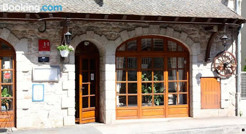 Hôtel-Restaurant “les 2 Vallées à Entraygues-sur-Truyère