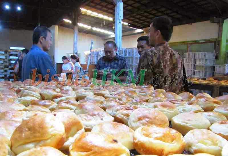 bisnis UKM indonesia bisnis ukm adalah bisnis yang berperan besar mengubah ekonomi masyarakat indonesia