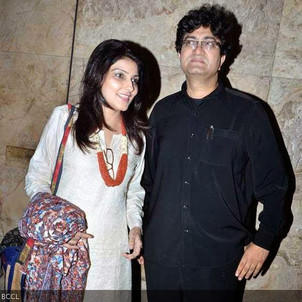 Bollywood lyricist Prasoon Joshi (R)at the screening of Gulabi Gang, hosted by Kiran Rao at Lightbox, in Mumbai, on February 13, 2014. (Pic: Viral Bhayani)