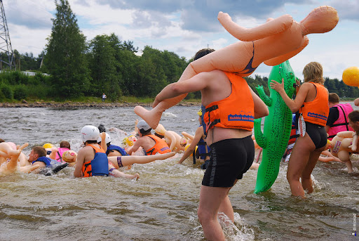 Испытай резиновую бабу на прочность. Bubble Baba Challenge 2011. 