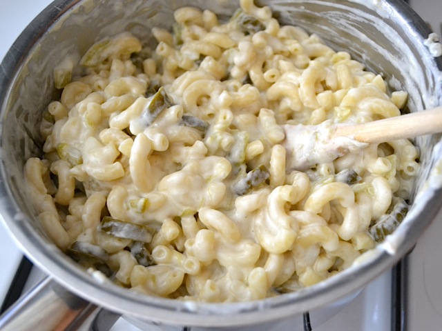 Finished Jalapeno Popper Mac n Cheese in pot 