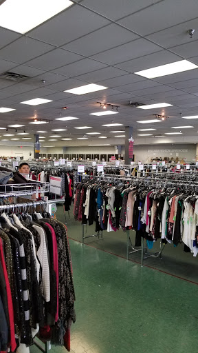 Discount Store «Discount Fashion Warehouse Dublin», reviews and photos, 6599 Dublin Center Dr, Dublin, OH 43017, USA