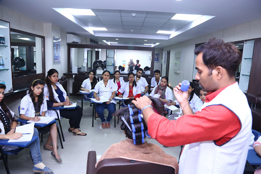 VLCC Institute of Beauty & Nutrition, I - 102, Satguru Ram Singh Marg, Kirti Nagar, New Delhi, Delhi 110015, India, Trade_School, state DL