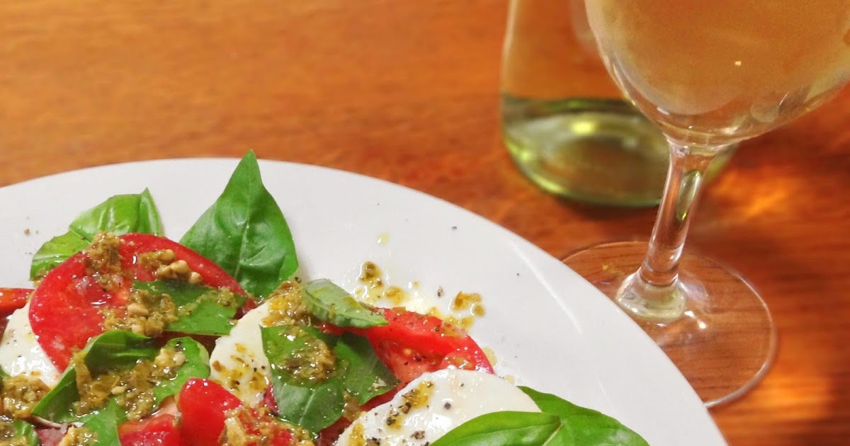 Insalata Caprese 完熟トマトとモッツァレッラのカプレーゼ - Osteria Abebeeno