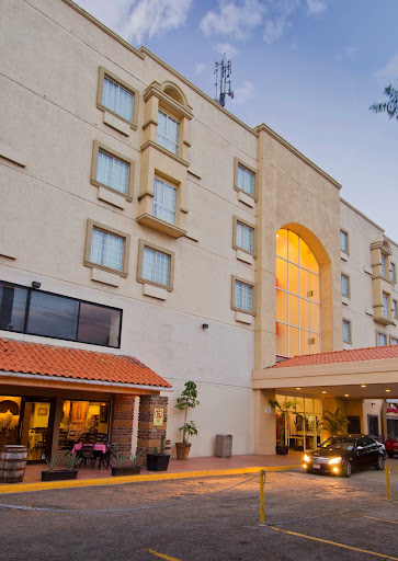 Hotel Suites Mexico Plaza Campestre, Blvd. Morelos No 1758-2, El Palote, 37130 León, Gto., México, Alojamiento en interiores | León