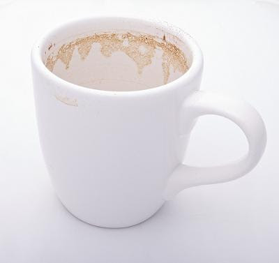 noda teh dan kopi dapat dihilangkan dengan campuran jeruk nipis, gula pasir dan garam
