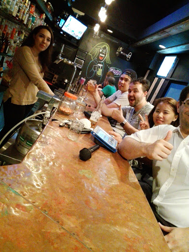 カラオケバームーンシャイン Moonshine Karaoke Bar Osaka