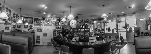 Hamburger Restaurant «Fins Drive In», reviews and photos, 4090 Main St, Springfield, OR 97478, USA