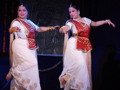 Moli Siddharth with her daughter Oindrila Das performed Kathak dancer from Mumbai at Scientific Society hall Nagpur