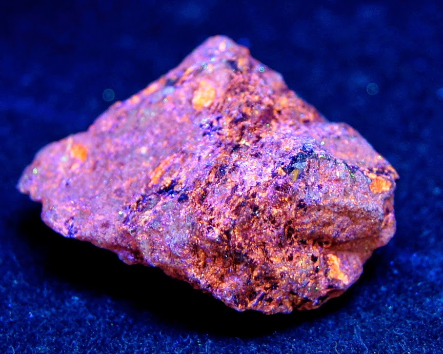 Colección de Minerales Fluorescentes - Página 3 Sphalerite.UVc