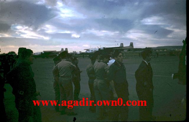 البحرية الامريكية تقدم الإغاثة العاجلة لسكان المناطق المنكوبة بمدينة اكادير سنة 1960 Rieth_FrenchMilitary_Agadir