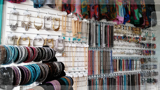 Tienda Aralea, Chiloé 862 - Chiloé 862, local 1, Punta Arenas, Magallanes, Chile, Tienda de accesorios de moda | Magallanes y La Antártica Chilena