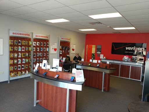Cell Phone Store «Russell Cellular, Verizon Authorized Retailer», reviews and photos, 1034 N Wisconsin St, Elkhorn, WI 53121, USA