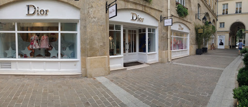 DIOR