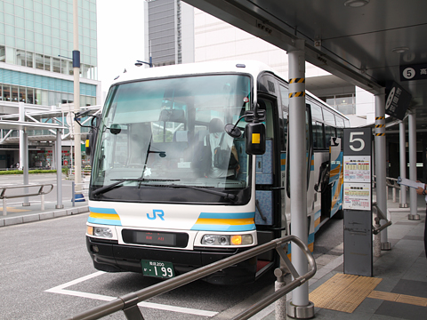 JR四国バス「黒潮エクスプレス」　644-1950　高松駅改札中