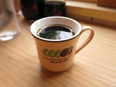 デミタスカップのコーヒー