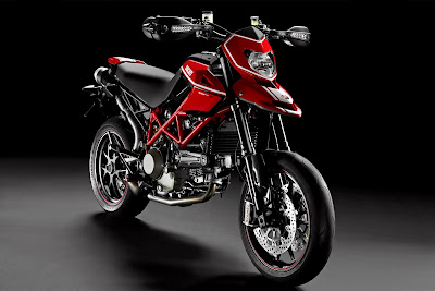 Ducati_Hypermotard_1100_EVO_SP_2011_1620x1080_Front_Angle