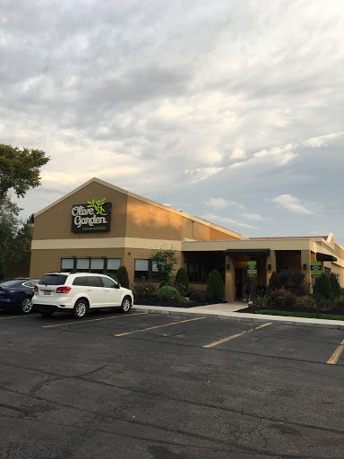 Italian Restaurant «Olive Garden», reviews and photos, 6000 Oxford Dr, Bethel Park, PA 15102, USA