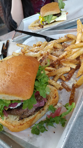 Restaurant «Fat Cow Burgers & Salads», reviews and photos, 4350 Highland Rd B1, Baton Rouge, LA 70808, USA