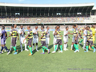 TP.Mazembe (Noire-blanc) contre AS-V. Club (vert-noire) le 15/04/2012 au stade des Martyrs à Kinshasa, score : 2-2. Radio Okapi/ Ph. John Bompengo