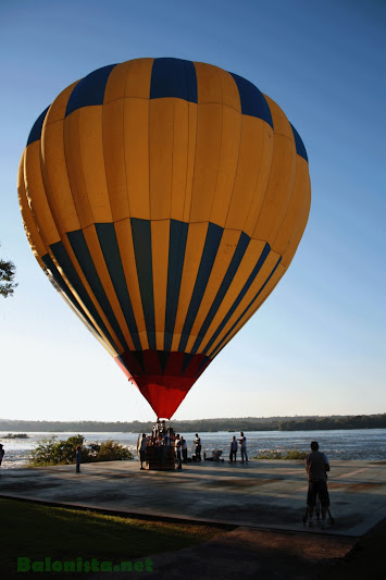 Globo Repórter faz imagens incríveis das Cataratas do Iguaçu A bordo de um balão, equipe do programa tem visão privilegiada do Parque Nacional do Iguaçu, tanto do lado brasileiro quanto do lado argentino.