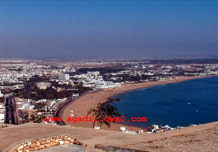 شاطئ اكادير قبل وبعد الزلزال سنة 1960 Agadir_and_ocean_by_michael_exile