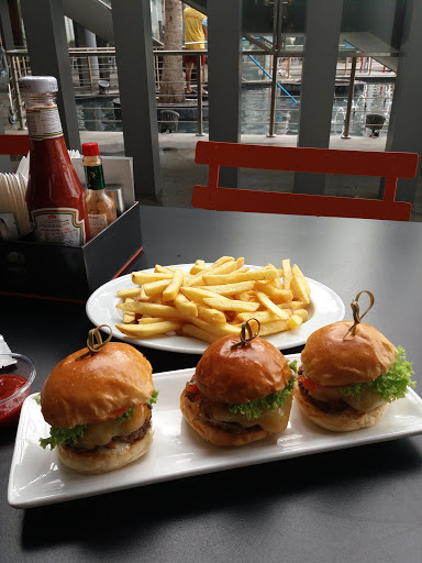 Burger House, Abu Dhabi - United Arab Emirates, Hamburger Restaurant, state Abu Dhabi