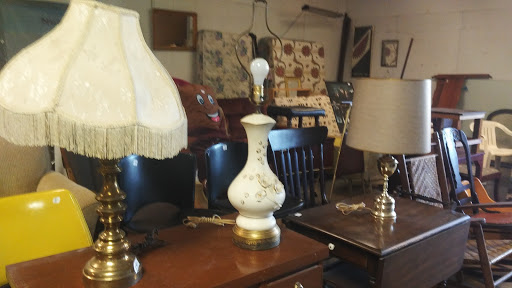 Used Furniture Store «Emmitsburg Auction», reviews and photos, 17319 N Seton Ave, Emmitsburg, MD 21727, USA