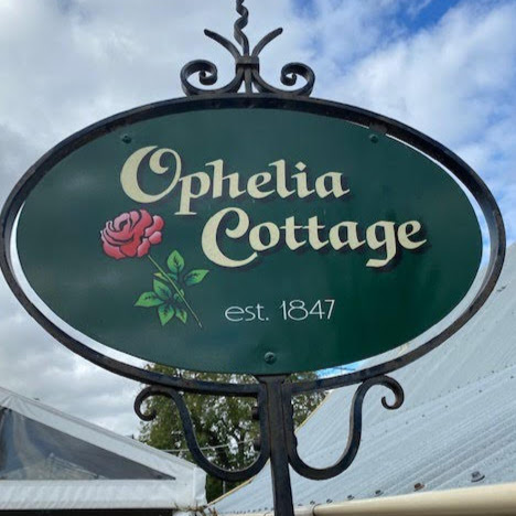 Ophelia Cottage 🏡 logo