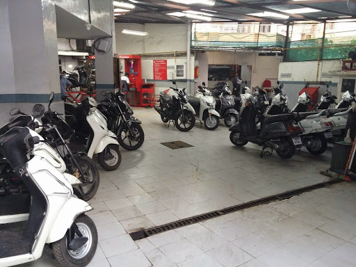 BHAWKAR MOTORS, Opp. Shivaji Statue, Bhawkar Garage Building, Tophakhana, Shivaji Nagar, Pune, Maharashtra 411005, India, Motor_Scooter_Dealer, state MH