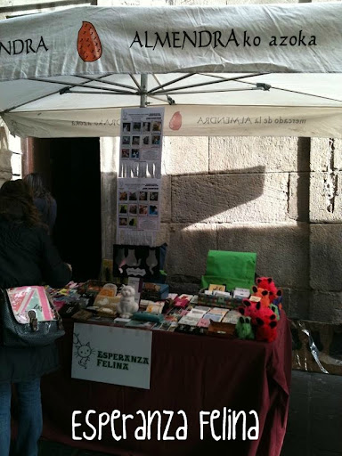 Esperanza Felina en "El Mercado de La Almendra" en Vitoria - Página 11 IMG_0571