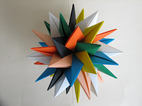 Seven Intersecting Stars by Meenakshi Mukerji at http://www.davidpetty.me.uk/origamiemporium/images/mm_tuvwxyz.gif