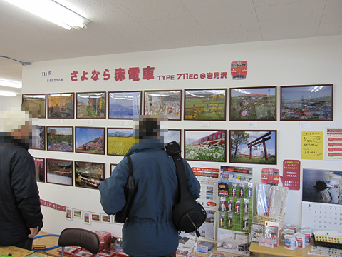 岩見沢駅構内　711系パネル展示＆グッズ販売