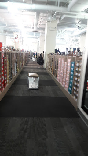 Shoe Store «DSW Designer Shoe Warehouse», reviews and photos, 1301 S Joyce St, Arlington, VA 22202, USA