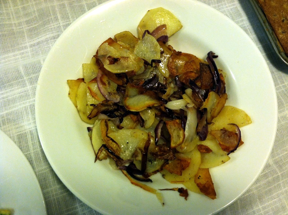 Fried potatoes and red onions - simple and extraordinary!