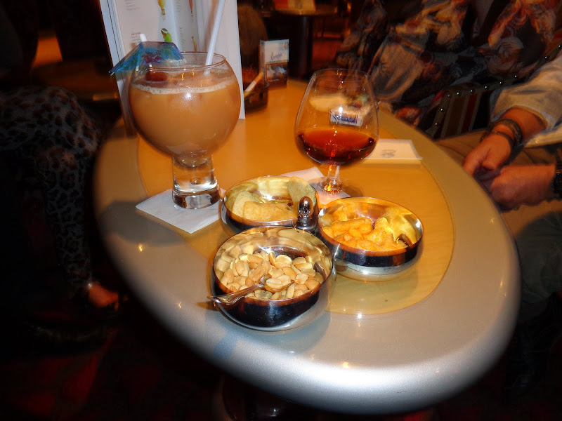 А включите-ка мне усилители качки! А подайте-ка белых пиджаков. Costa Paсifica февраль 13г