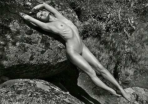Milla Jovovich, desnuda