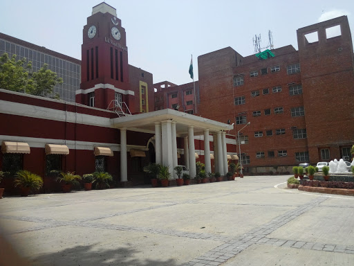 Lok Nayak Jai Prakash Narayan Hospital, Delhi Gate, Nehru Marg, Daryaganj, New Delhi, Delhi 110002, India, Hospital, state UP