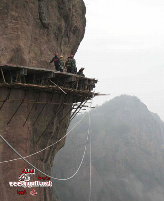 بناء الطرق الخشبية اخطر وظيفة