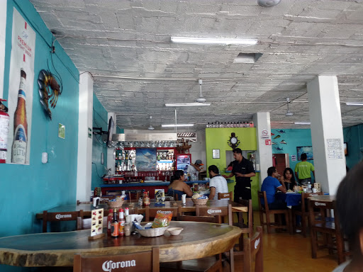 Mariscos El Capi, Av Elías Zamora Verduzco 28, Puerta del Mar, I, 28219 Manzanillo, Col., México, Restaurante | COL