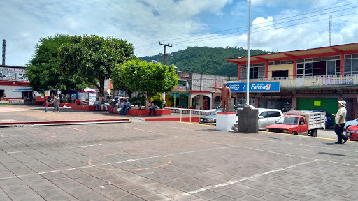 Centro De Cosolapa, calle, Calle Emiliano Zapata 30B, Cosolapa, Oax., México, Atracción turística | VER