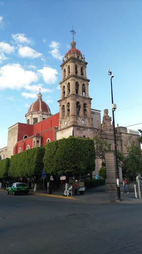 Parroquia de Santiago Apóstol, 5 de Mayo, Centro, 36100 Silao, Gto., México, Parroquia | GTO